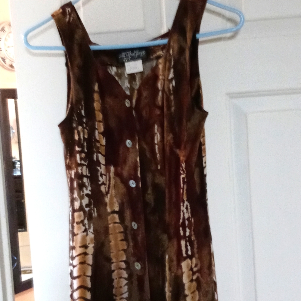 Sleeveless dress.. All That Jazz. Very flattering.. Comfortable